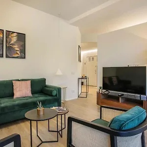 https://repubblica-suite-ii-hosted-by-sweetstay.italymilanhotels.net