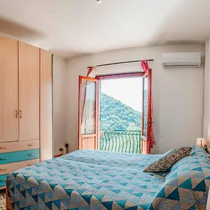 Turri House--- Wifi -garden-parking -balcony Casa vacanze Recco