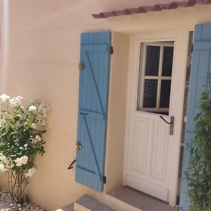 https://charmant-2-pices-en-rez-de-chausse-avec-balcon.fr-provencehotel.com